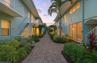 685-612 12th Ave S in Naples, FL - Building Photo