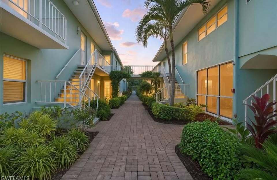 685-612 12th Ave S in Naples, FL - Building Photo