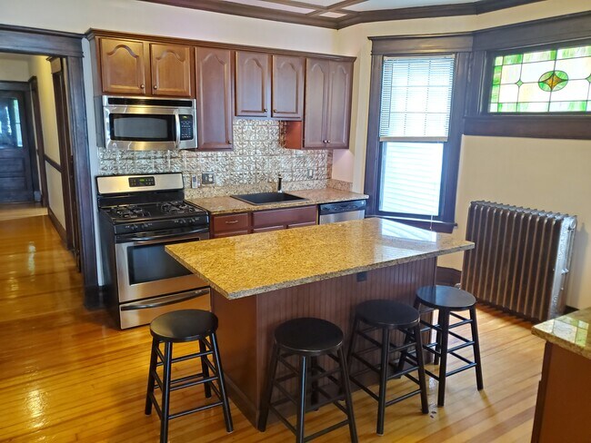 208 Ontario St, Unit B in Albany, NY - Building Photo - Building Photo