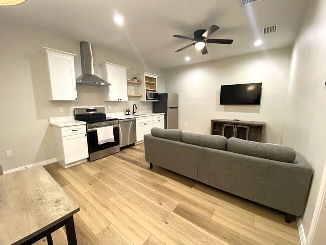 746 29th Ave N, Unit 746 1.5 29th Avenue N.