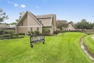 500 Aries Dr, Unit 2 in Mandeville, LA - Building Photo