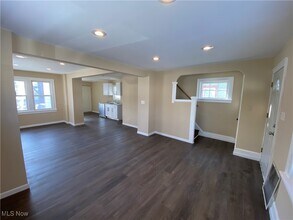 5161 Greenhurst Dr in Maple Heights, OH - Building Photo - Building Photo