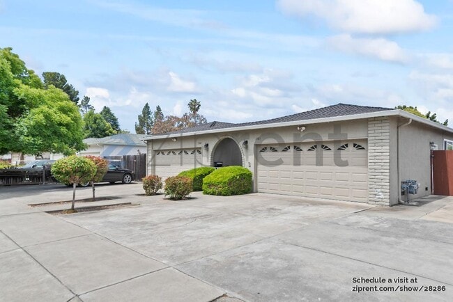 3185 Country Dr in Fremont, CA - Building Photo - Building Photo