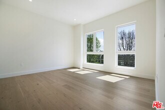 2496 S Centinela Ave in Los Angeles, CA - Building Photo - Building Photo