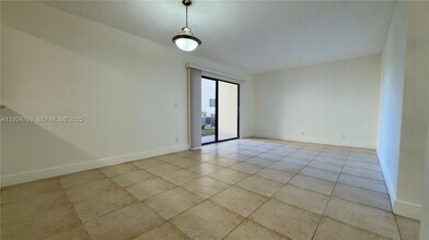 1455 Lake Crystal Dr in West Palm Beach, FL - Building Photo - Building Photo