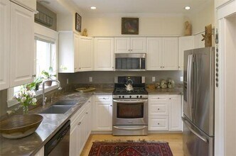 325 Franklin St, Unit S2 in Cambridge, MA - Foto de edificio - Building Photo