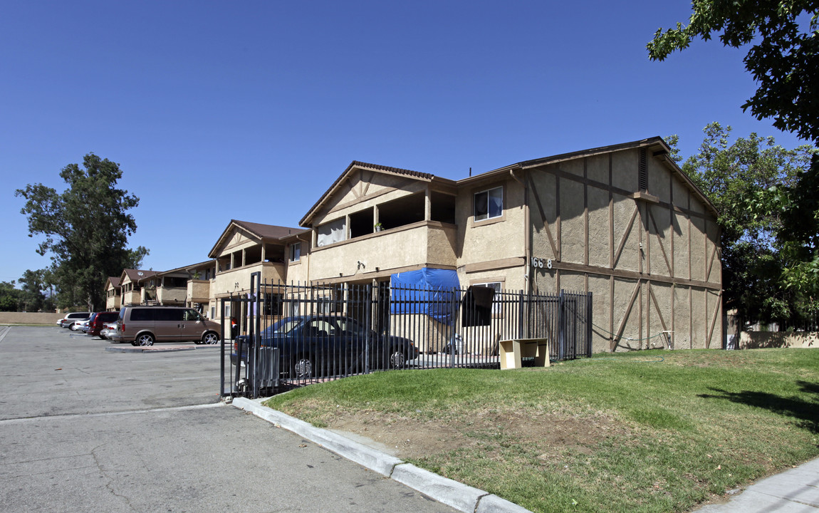 16638 Valencia Ave in Fontana, CA - Building Photo