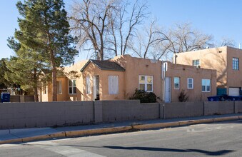 332 Jefferson St NE in Albuquerque, NM - Building Photo - Building Photo