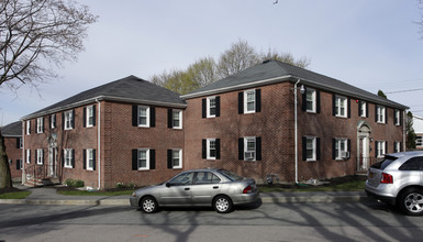 Meadowbrook Apartments in Quincy, MA - Building Photo - Building Photo