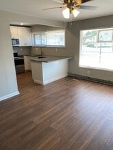 305 Northpark Dr in Levittown, PA - Building Photo - Building Photo
