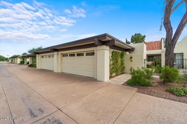 property at 2515 N Miller Rd