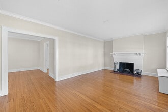 89 Maplewood Ave in West Hartford, CT - Building Photo - Building Photo