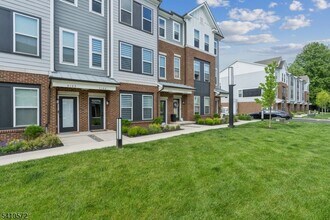 4 Sadie Cir in Union, NJ - Building Photo - Building Photo