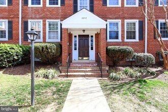 2873 S Buchanan St in Arlington, VA - Building Photo - Building Photo