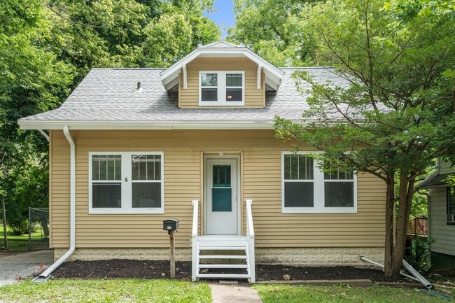 815 River St in Iowa City, IA - Building Photo - Building Photo