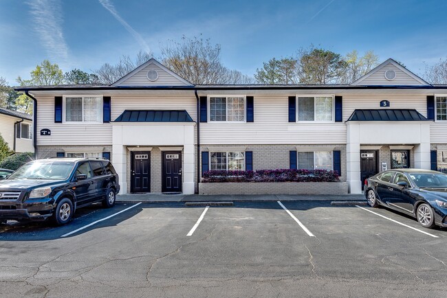 6940 Roswell Rd, Unit 5B in Atlanta, GA - Building Photo - Building Photo