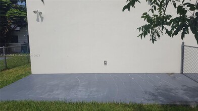 1027 SW 11th Ave-Unit -1027 in Miami, FL - Building Photo - Building Photo