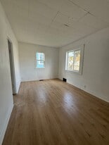 2217 S Pennsylvania Ave in Lansing, MI - Building Photo