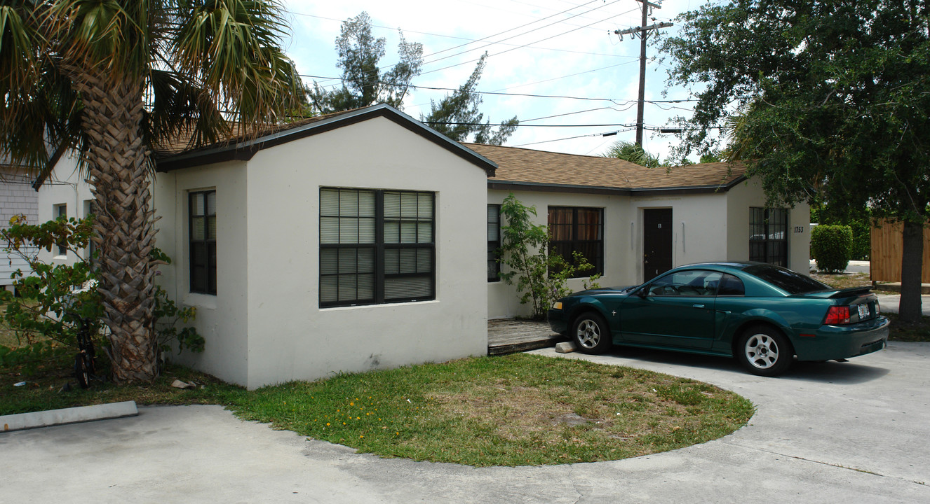 1753 2nd Ave N in Lake Worth, FL - Building Photo