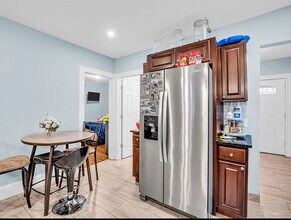8 Duke St, Unit 1 in Lynn, MA - Building Photo - Building Photo