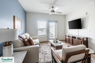 12020 Brush Hl Rd, Unit 4-302 in Wildwood, FL - Building Photo