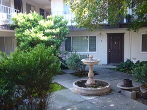 833 Madison St, Unit 17 in Fairfield, CA - Foto de edificio - Building Photo