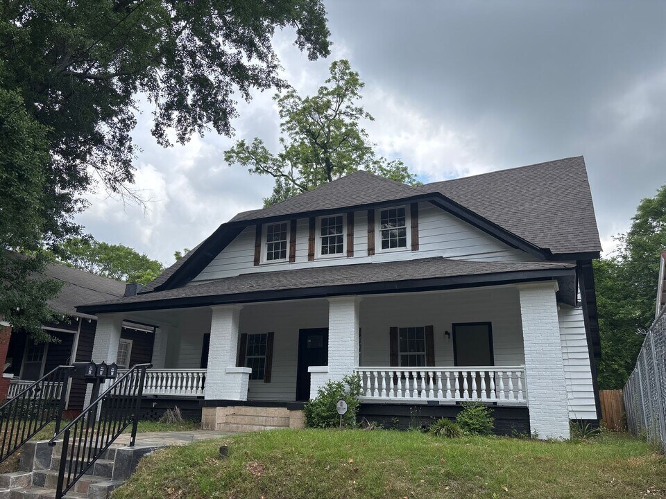 1215 S Hull St in Montgomery, AL - Building Photo