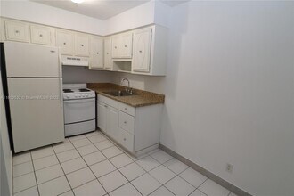 59 NW 37th St in Oakland Park, FL - Building Photo - Building Photo