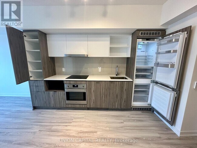 55 Cooper St in Toronto, ON - Building Photo - Building Photo