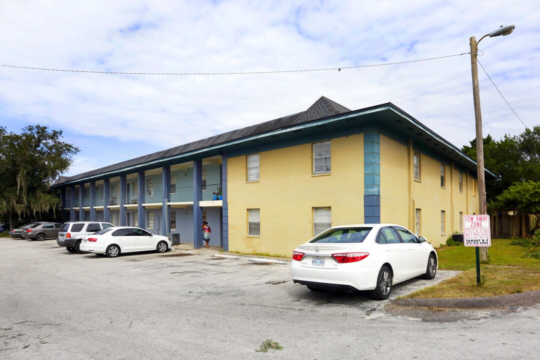 Monterey Palms Apartments in Tampa, FL - Building Photo