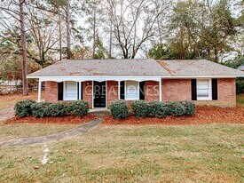 5760 Valleybrook Rd in Columbus, GA - Building Photo