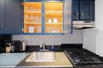 209 W 20th St in New York, NY - Building Photo - Building Photo