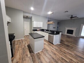 9800 Meadow Rue Dr in McKinney, TX - Building Photo - Building Photo