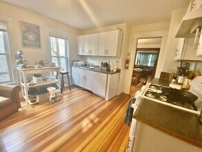 202 Washington St, Unit #2 in Somerville, MA - Building Photo - Building Photo