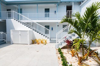 7910 Abbott Ave-Unit -6 in Miami Beach, FL - Building Photo - Building Photo