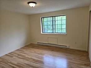100 Mark Ln in Waterbury, CT - Building Photo - Building Photo