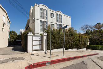 1214 N Clark St in West Hollywood, CA - Building Photo - Building Photo