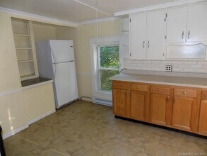 13 Smith St-Unit -2nd FL in South Hadley, MA - Building Photo - Building Photo