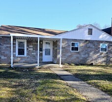 605 21st St in Vienna, WV - Building Photo