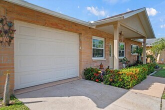 7041 Daggett Terrace in New Port Richey, FL - Building Photo - Building Photo