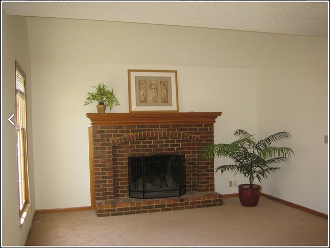 8140 W 119th Ter in Overland Park, KS - Building Photo - Interior Photo