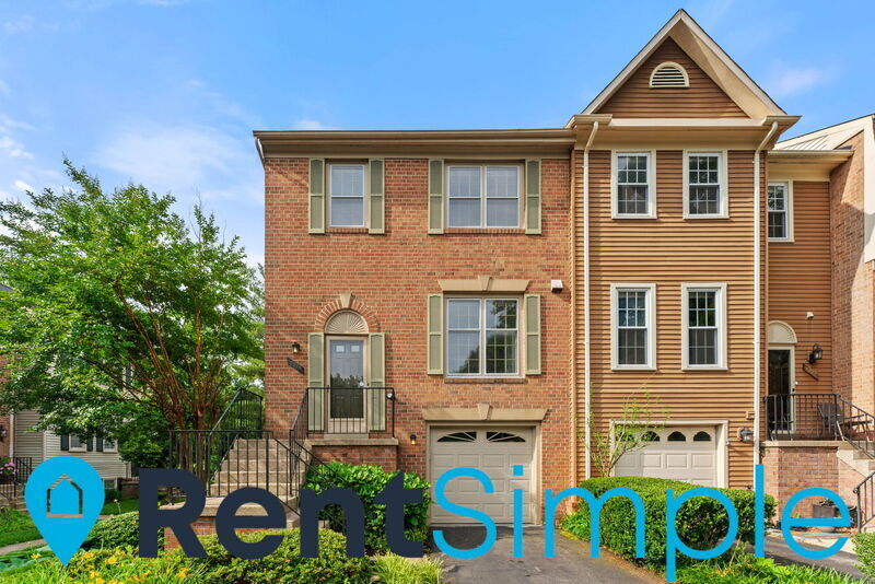 6820 Wild Rose Ct in West Springfield, VA - Building Photo