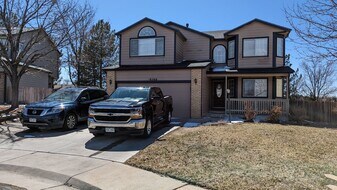 18566 E Greenwood Pl in Aurora, CO - Building Photo