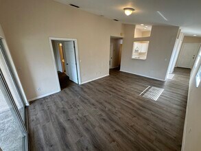 26747 Little John Ct in Bonita Springs, FL - Foto de edificio - Building Photo