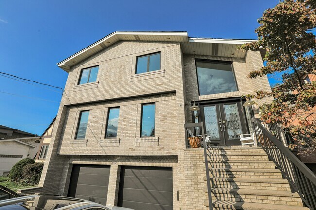 357 Tom Hunter Rd in Fort Lee, NJ - Building Photo - Building Photo