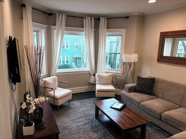 3049 N Leavitt St, Unit 2 in Chicago, IL - Foto de edificio - Building Photo