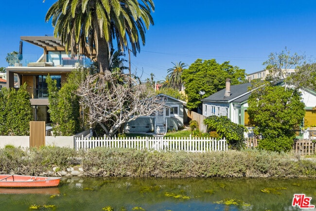 439 Howland Canal in Los Angeles, CA - Building Photo - Building Photo