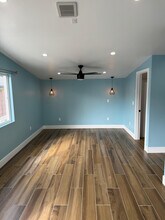 6439 1/2 Graves Ave, Unit 9.5 in Van Nuys, CA - Foto de edificio - Building Photo