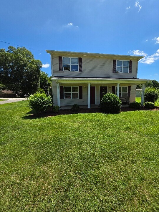 2401 S Ridge Ave in Kannapolis, NC - Building Photo