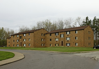 Seneca Grove in Painesville, OH - Building Photo - Building Photo